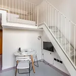 Guesthost - Apts Milano-corso Magenta 밀라노