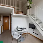 Guesthost - Apts Milano-corso Magenta Lägenhet *