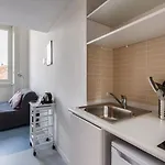 Guesthost - Apts Milano-corso Magenta 밀라노