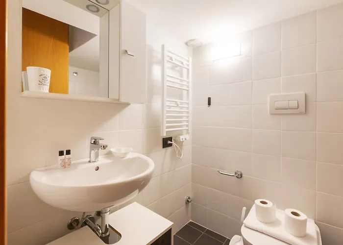 Guesthost - Apts Milano-corso Magenta Μιλάνο