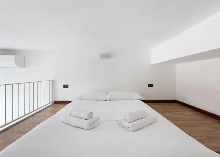 Guesthost - Apts Milano-corso Magenta Διαμέρισμα *