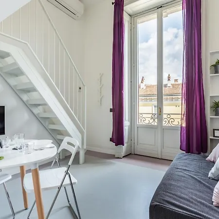 Guesthost - Apts Milano-corso Magenta * Milano