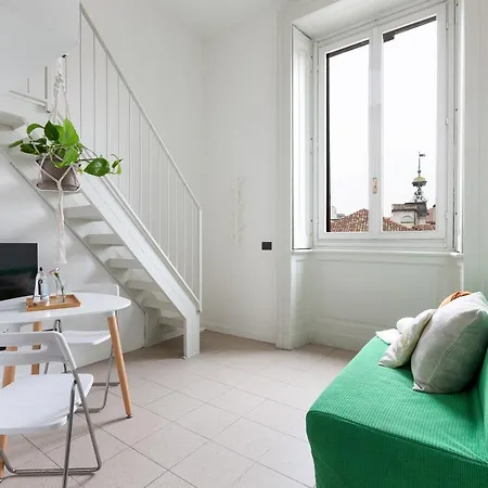 Guesthost - Apts Milano-corso Magenta شقة ميلان