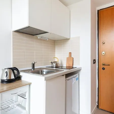 Guesthost - Apts Milano-corso Magenta شقة *