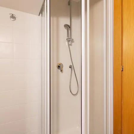 Guesthost - Apts Milano-corso Magenta ميلان