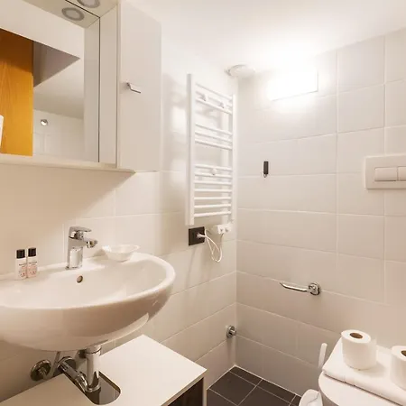 Guesthost - Apts Milano-corso Magenta Milano