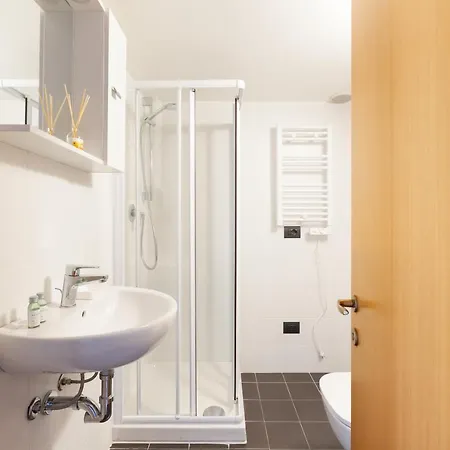 Guesthost - Apts Milano-corso Magenta * Milano